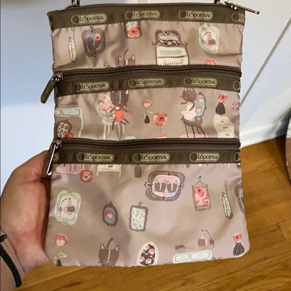LeSportsac crossbody purse. - Picture 2 of 3